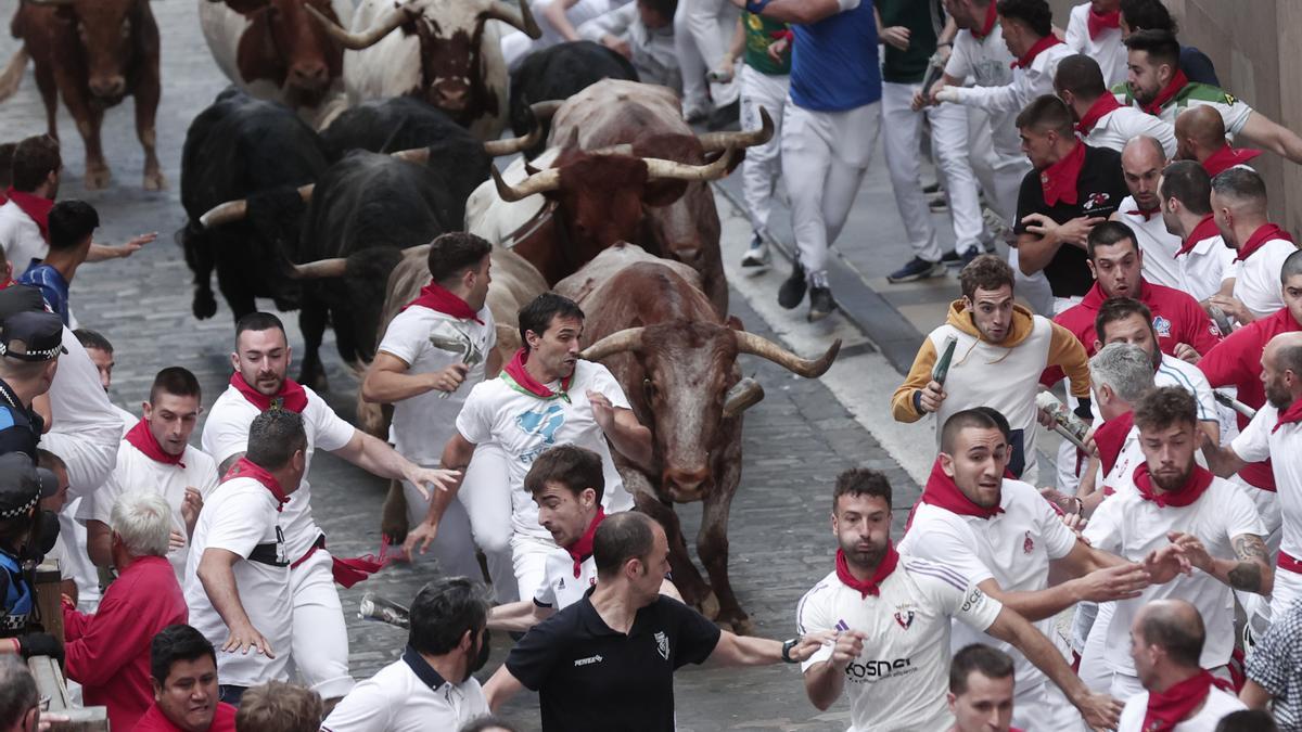 Los toros de Jandilla protagonizan un sexto encierro rápido que deja un herido por asta