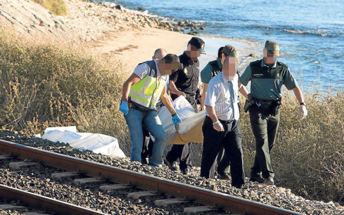 Una pareja de novios muere arrollada por un tren cuando cruzaba la vía frente a la OAMI