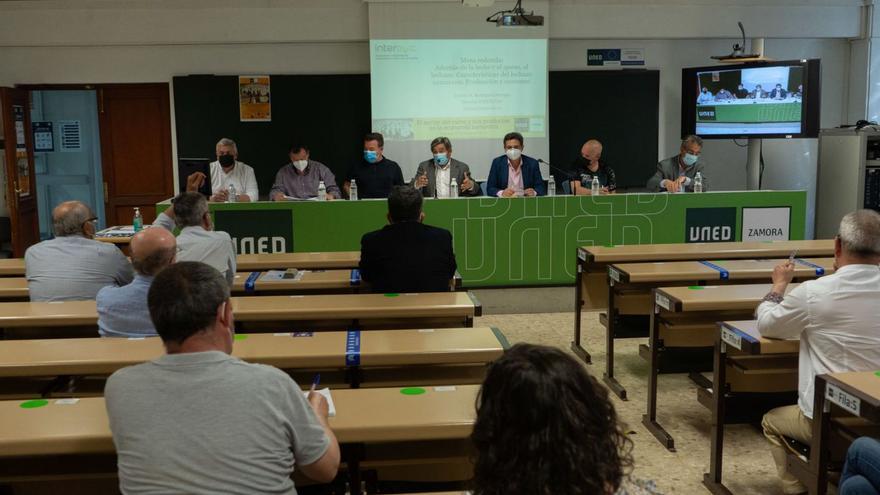 Los retos en torno al lechazo, a debate en el congreso sobre ovino de la UNED en Zamora