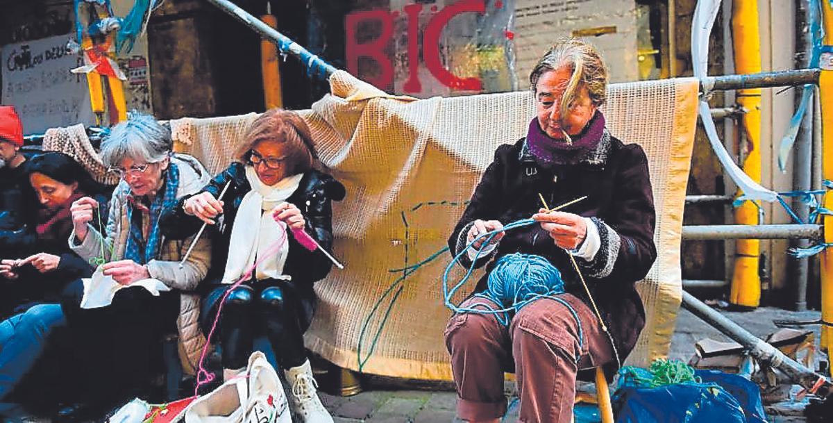 Asistentes a la protesta de este sábado en Olmos. |