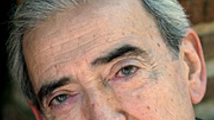 El poeta argentino Juan Gelman gana el Cervantes
