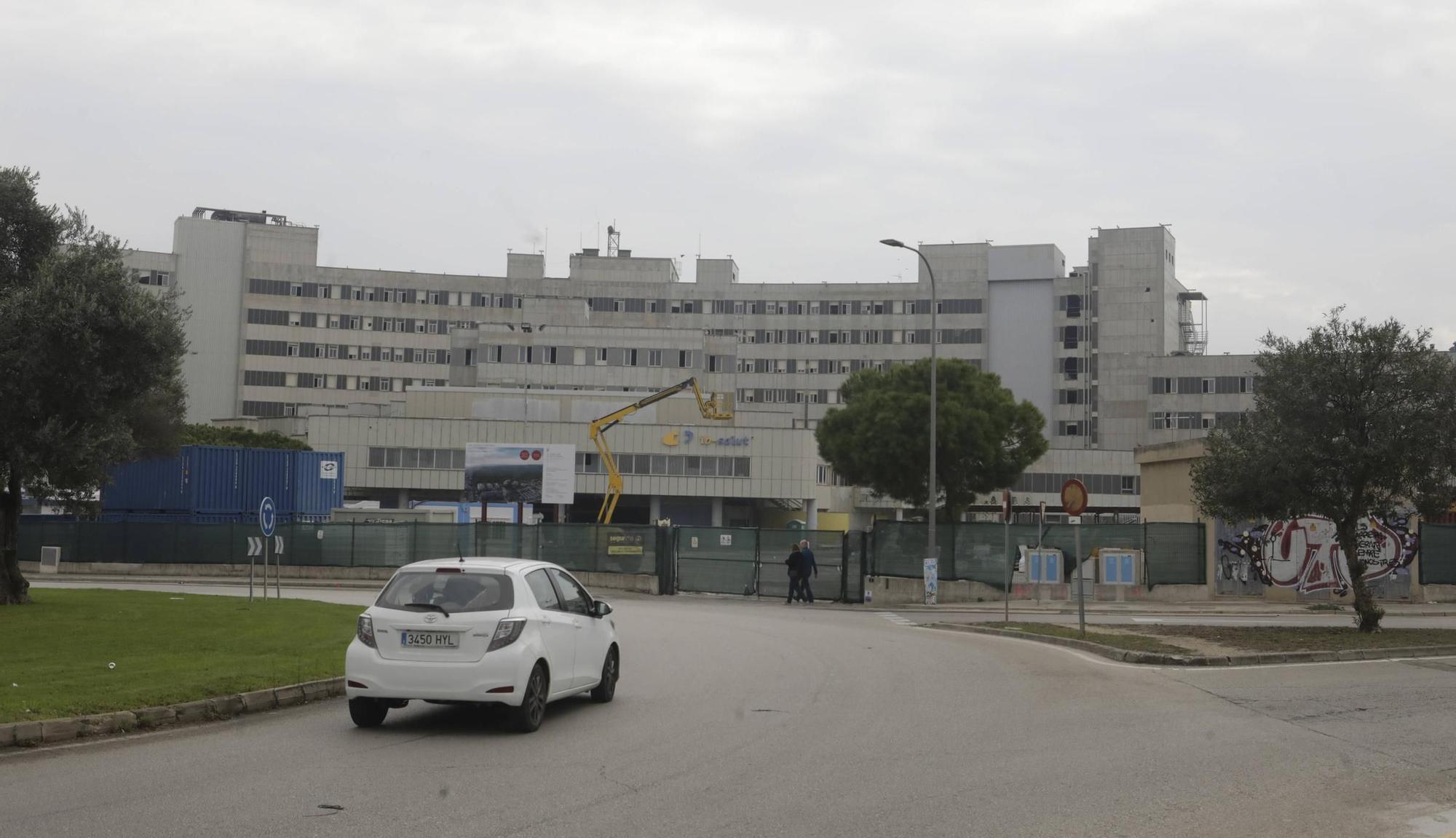 FOTOS: Así van las obras de demolición del antiguo hospital de Son Dureta