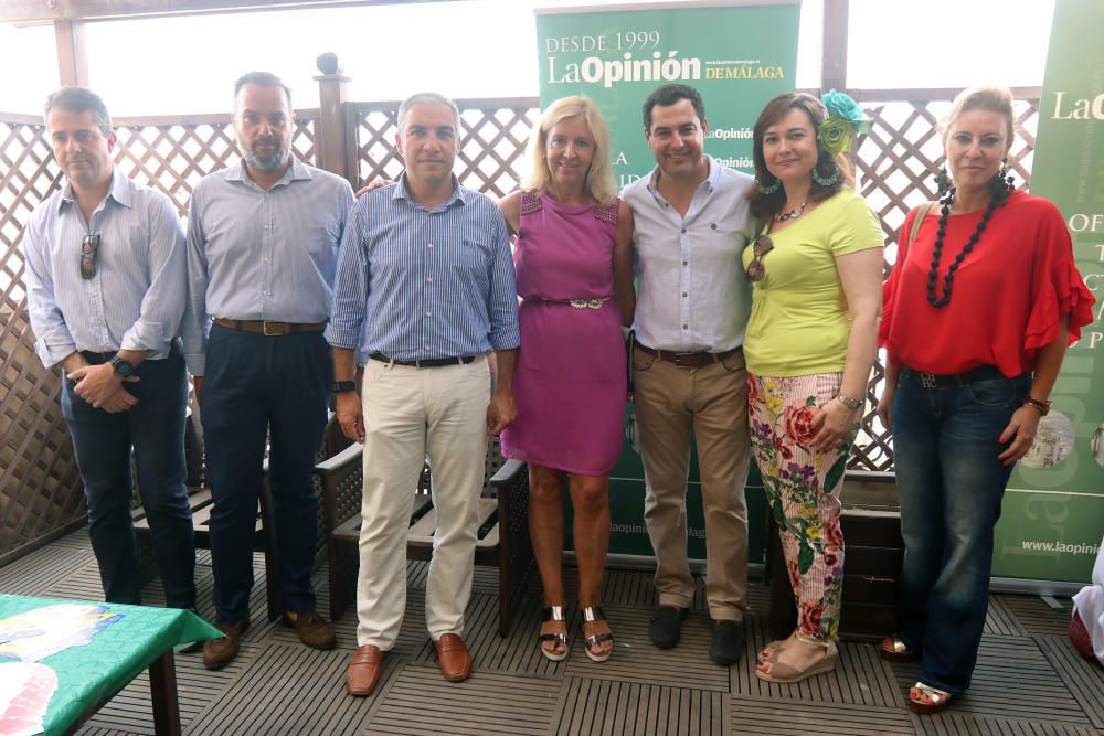 Cordial ambiente en la terraza de La Opinión, entre representantes políticos populares y socialistas a nivel regional y provincial.