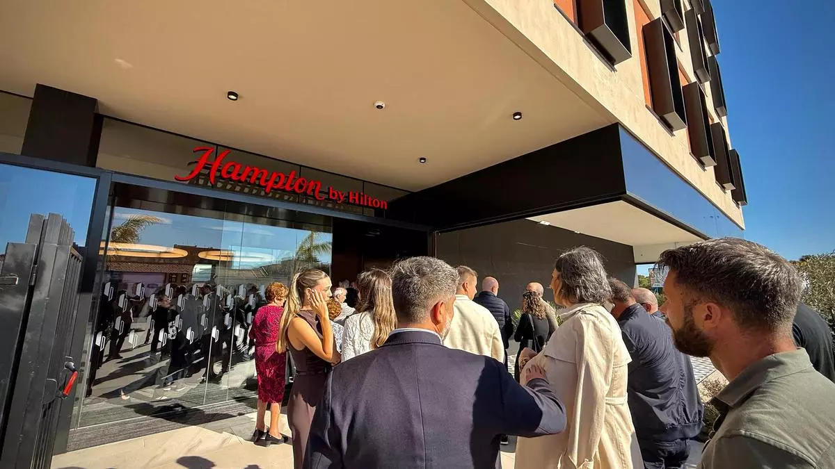 Así es el nuevo hotel de la cadena Hilton que ha abierto a dos kilómetros de las playas de Elche