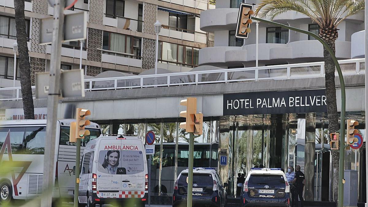 El Palma Bellver, con presencia policial durante la estancia de los estudiantes del macrobrote.