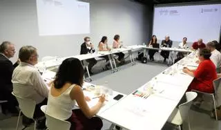 Puig da un giro a los seminarios mientras Mas e Illueca marcan terreno con los presupuestos