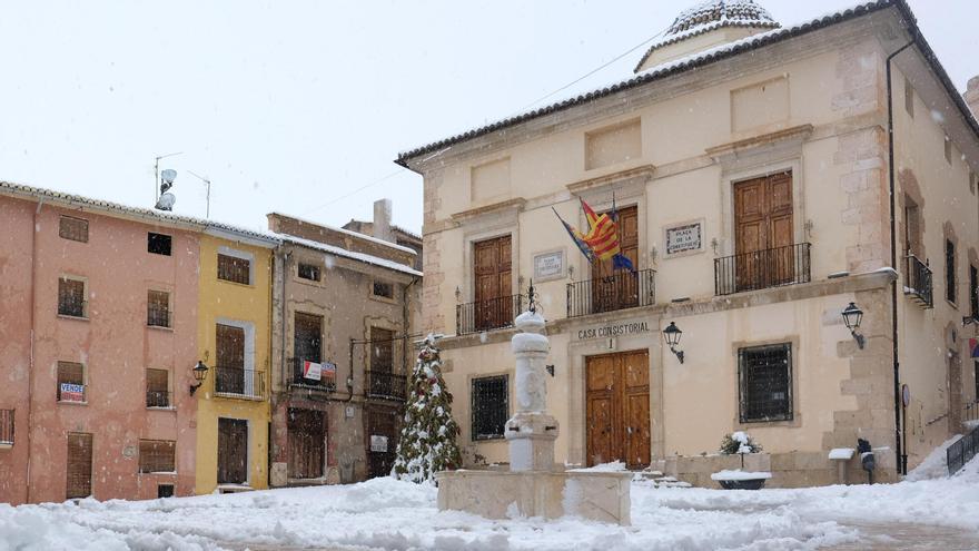 El Ayuntamiento de Biar tras la nevada del año pasado.