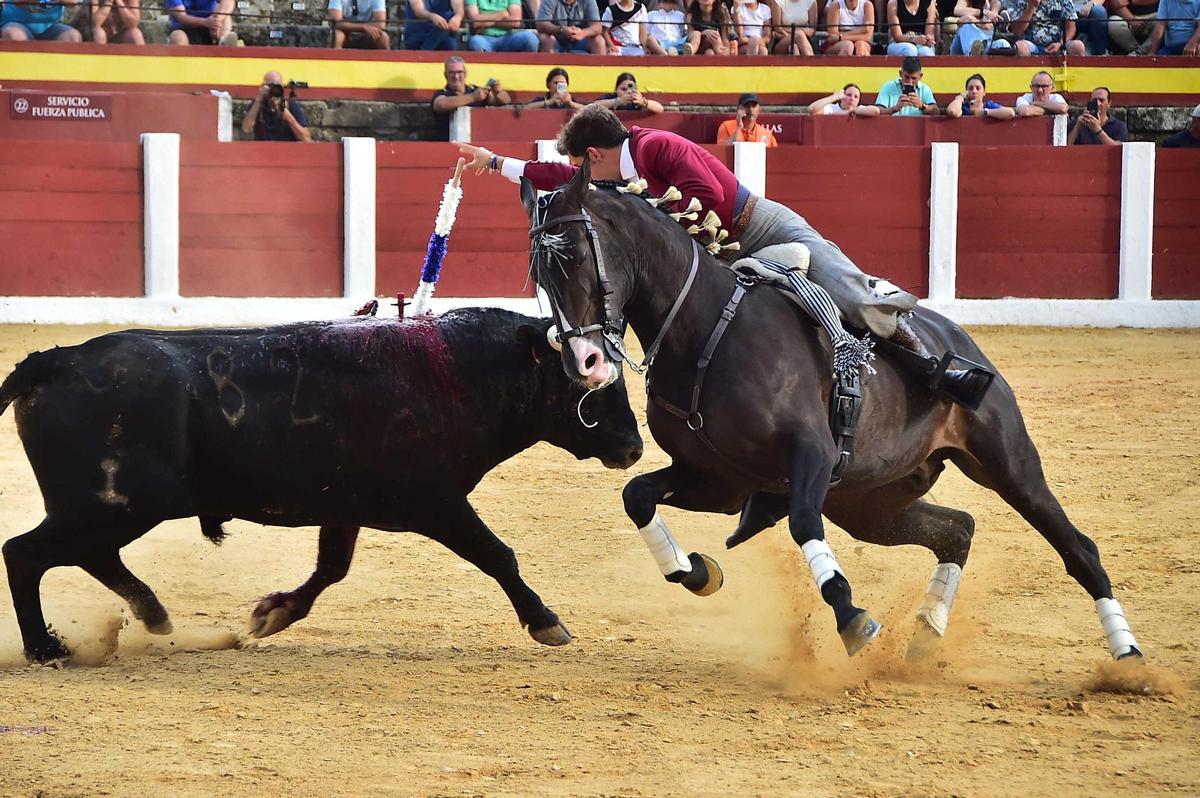 Fotogalería | Las imágenes de la corrida de rejones de la feria de Plasencia Fotogalería | Las imágenes de la corrida de rejones de la feria de Plasencia