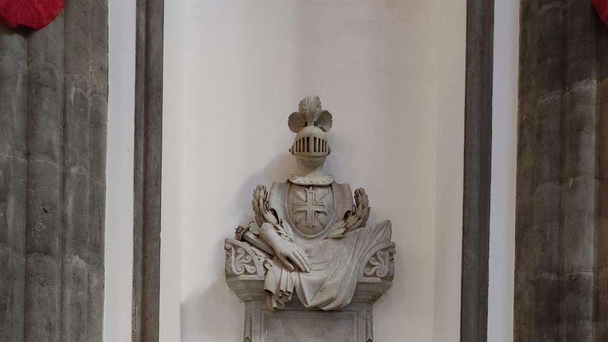 Escultura en honor de Alonso Fernández de Lugo