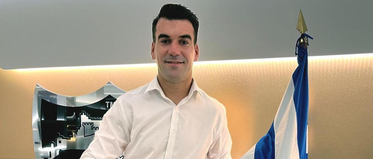 El portero Manolo Reina (37 años) llega libre y firma por dos temporadas, hasta 2024.