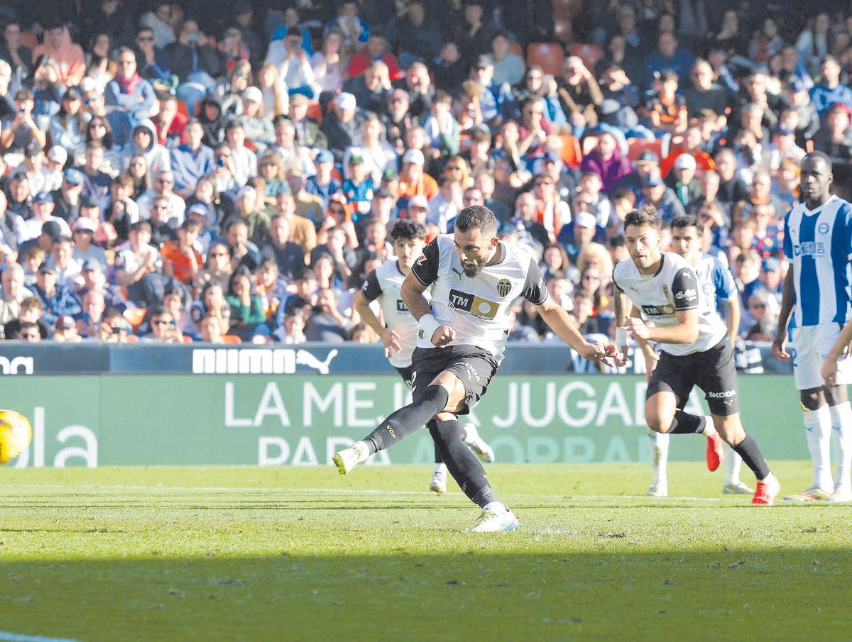Luis Rioja, durante el partido de liga del Valencia CF contra Deportivo Alavés en Mestalla