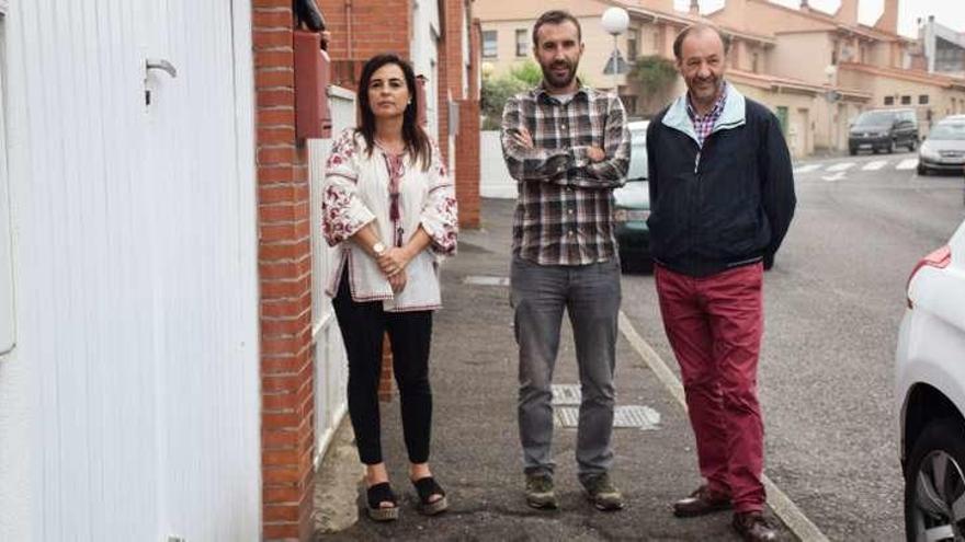 Susana García, Alberto Pajares y José Carlos García de Castro, ayer, durante la presentación de las obras en La Fresneda.