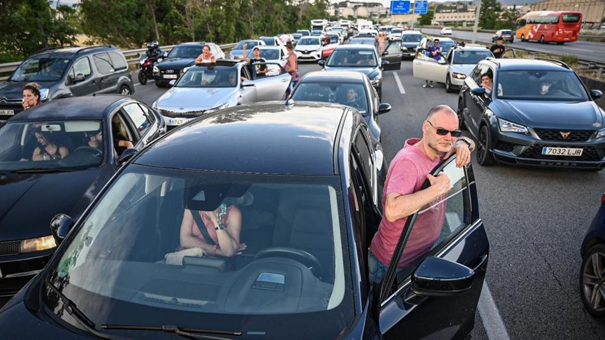 Retenciones en la autopista AP-7 a la altura de Montmelo