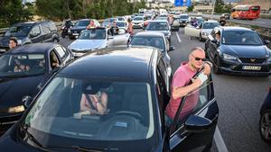 Retenciones en la autopista AP-7 a la altura de Montmeló.