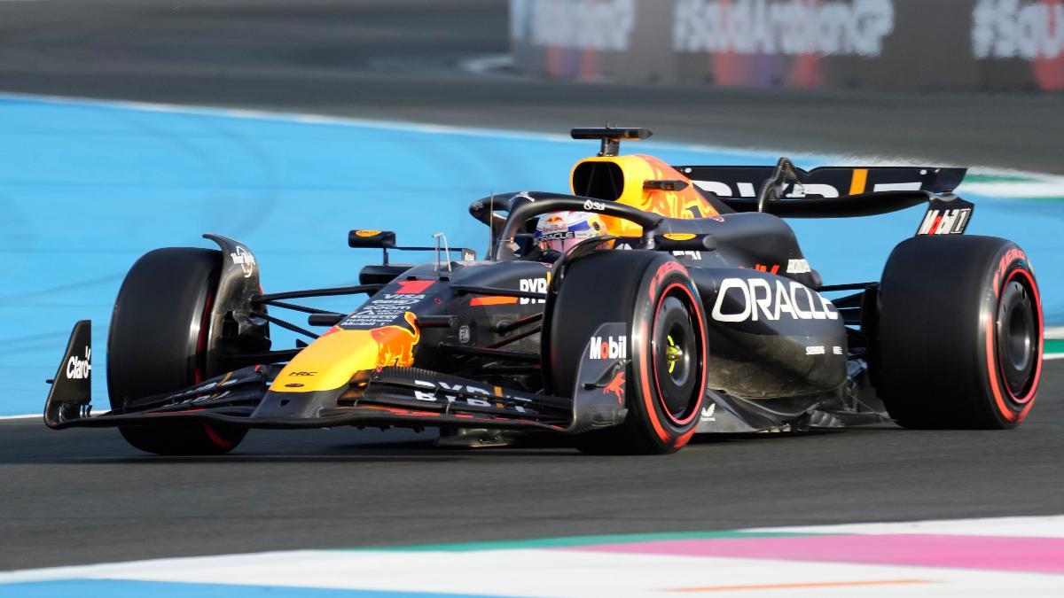Max Verstappen, al volante del Red Bull RB20 en Arabia