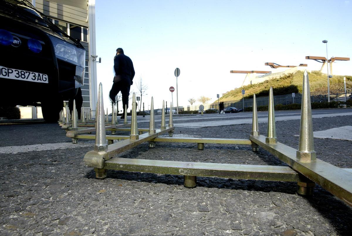 La fleca que punxa les rodes als conductors que circulen pel seu aparcament: la mesura genera polèmica a les xarxes