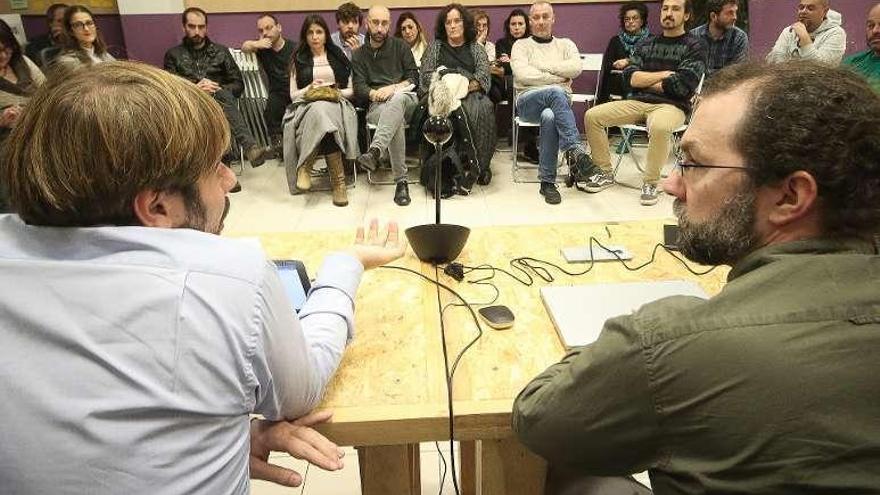 Daniel Ripa y Emilio León, en la ejecutiva autonómica de Podemos de ayer.