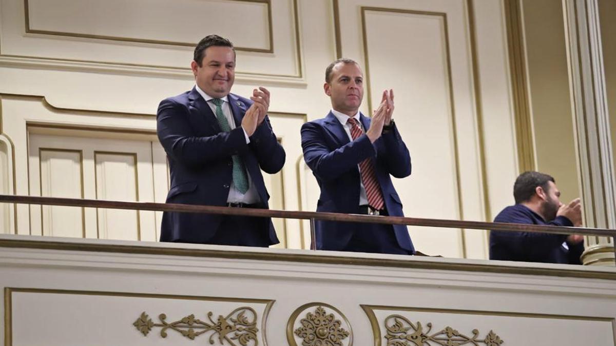 José Julián Mena (i) y Leopoldo Díaz Oda, alcalde y concejal de Medio Ambiente de Arona, respectivamente.