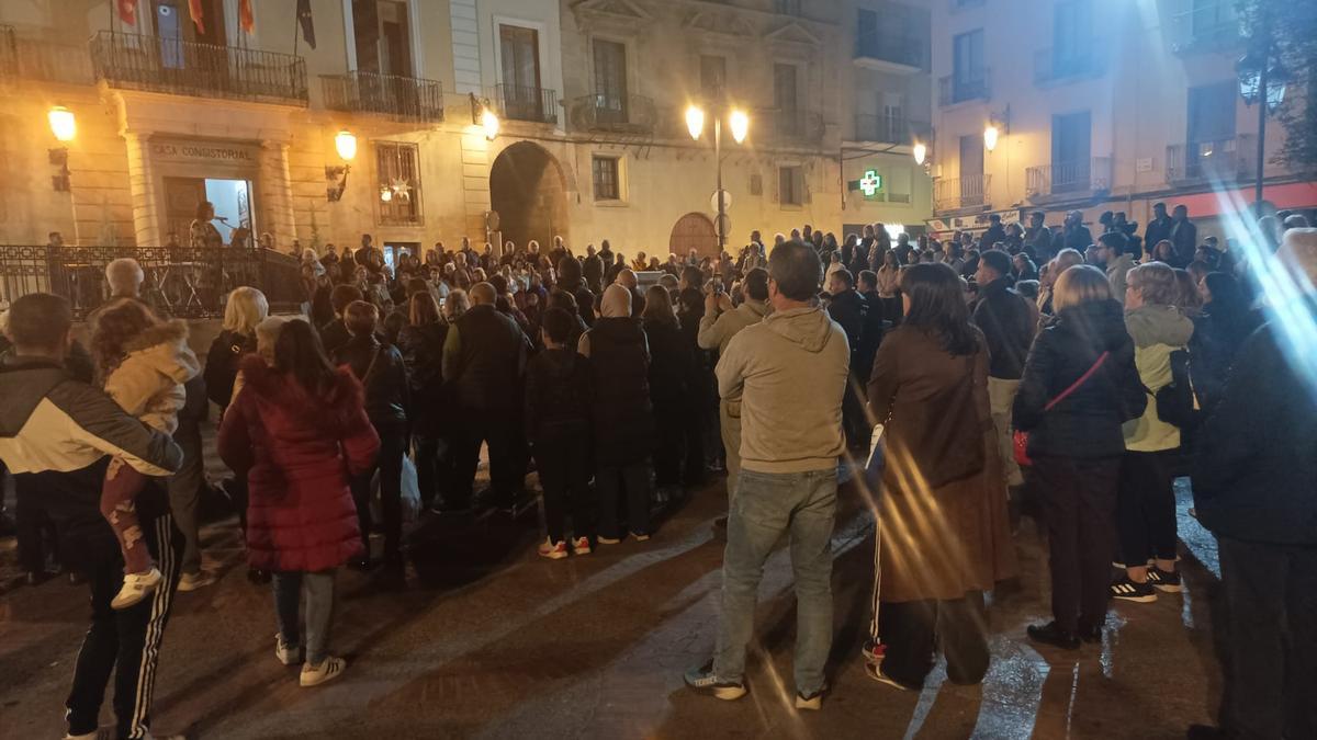 Concentración en Caspe contra el acoso escolar