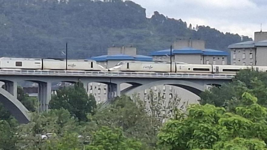 La avería de un tren en el «punto negro» a la entrada de Ourense provoca retrasos en el AVE Galicia-Madrid