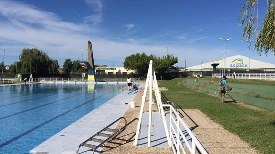 La piscina municipal de Plasencia y el canal de baños de La Isla inician temporada