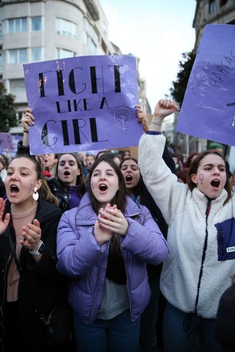 Decenas de miles de viguesas y vigueses vuelven a manifestarse este 8M para reclamar cambios en el sistema.