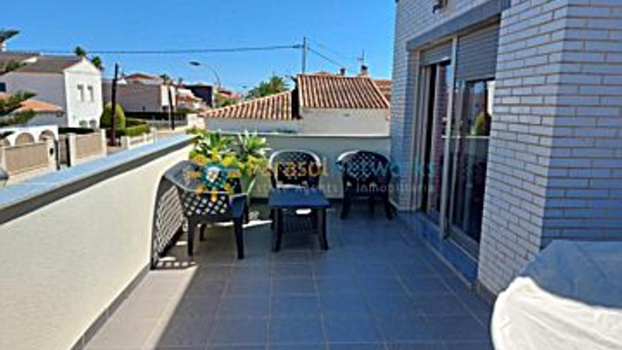 700 € Alquiler de casa en Oliva 180 m2, 3 habitaciones, 2 baños, 1 aseo, 4 €/m2...