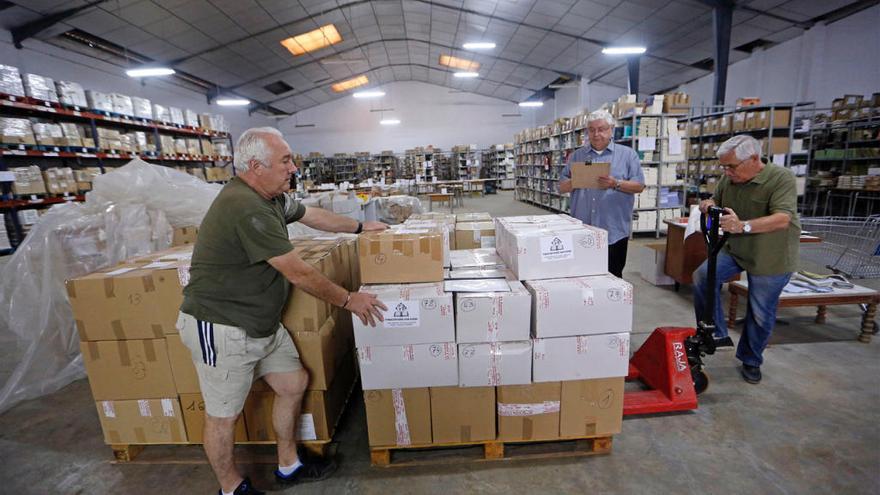 La Biblioteca Solidaria necesita voluntarios para clasificar sus 300.000 libros para las misiones