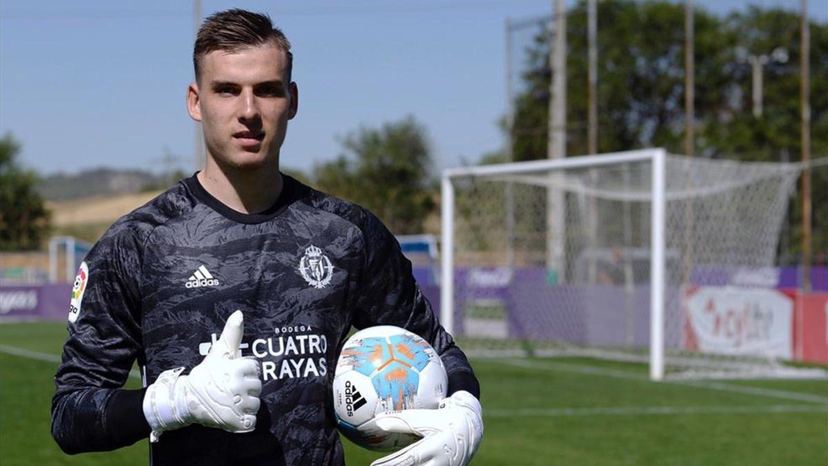 Lunin, en su presentación con el Valladolid