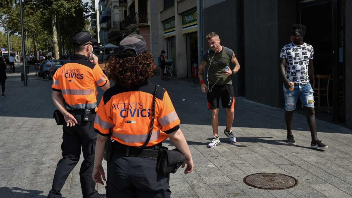 Barcelona amplía a 230 los informadores en la calle para combatir el coronavirus.