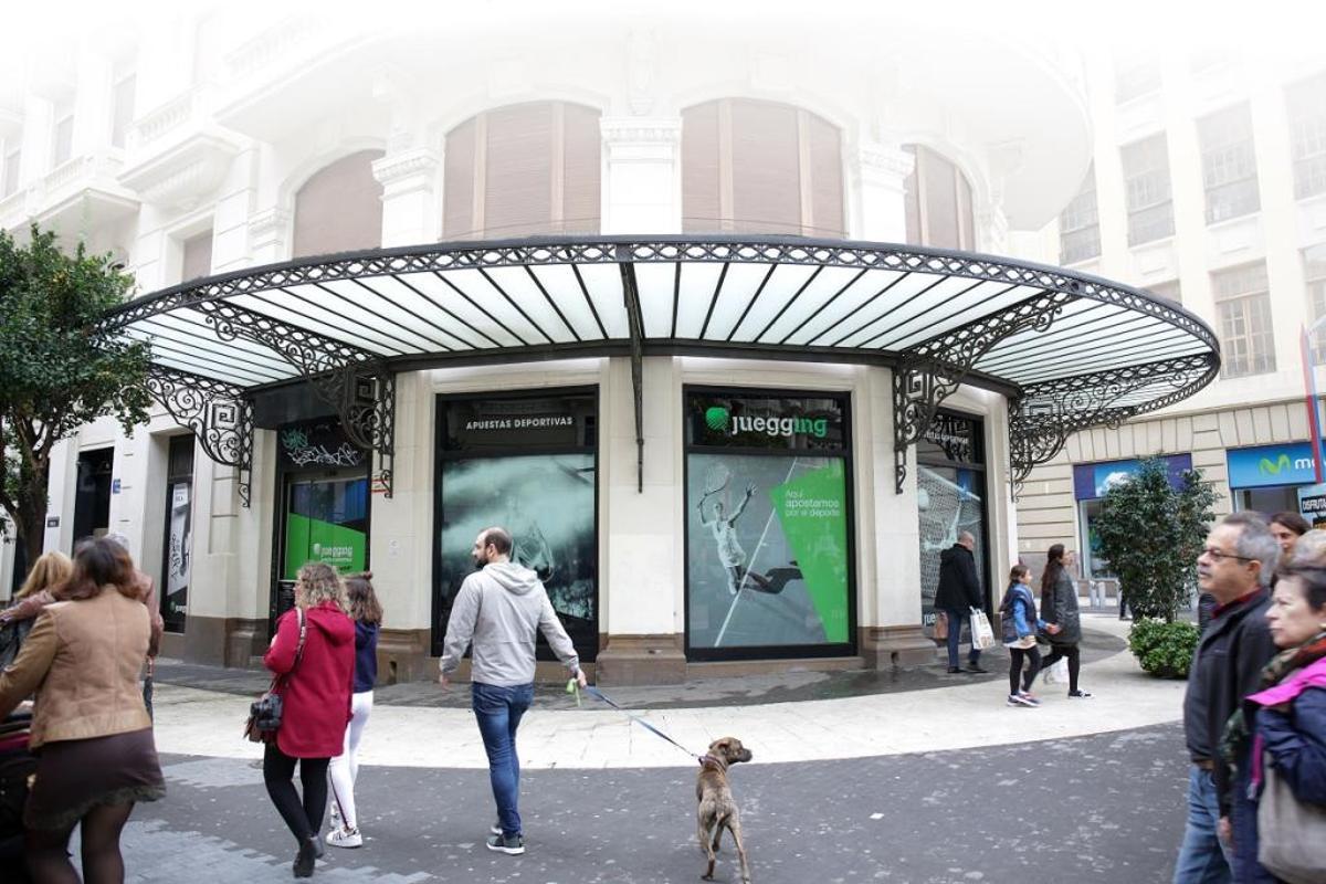 Una casa de apuestas deportivas en el centro de València.