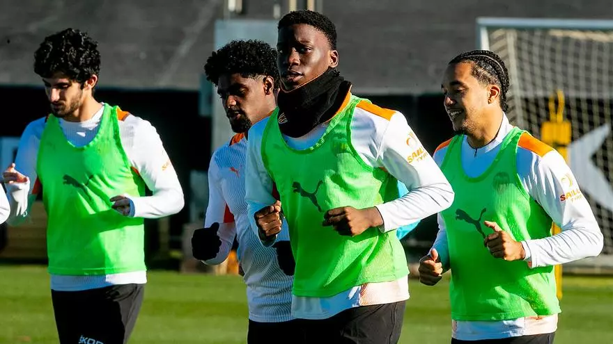 El Valencia CF prepara los cuartos de Copa de mañana ante el Cádiz