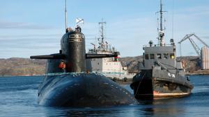 El submarino nuclear ruso ‘Yekaterinburg’ se dirige a su base de Gadjiyevo, en Murmansk.