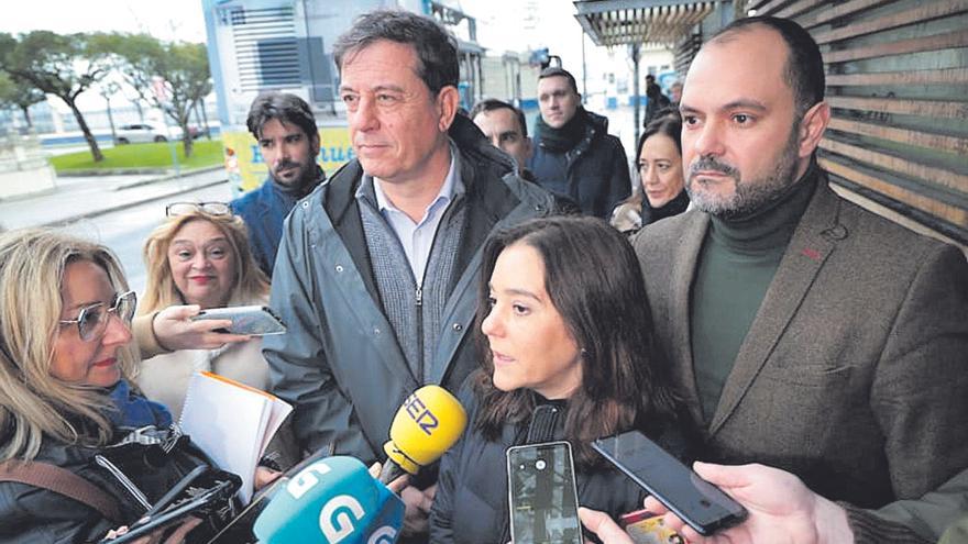 La campaña electoral a las gallegas arranca en A Coruña centrada en el bus