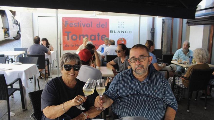 Brindis al Sol (y la Luna) en Cangas del Narcea tras el éxito del eclipse: "Las expectativas estaban altas y se cumplieron"
