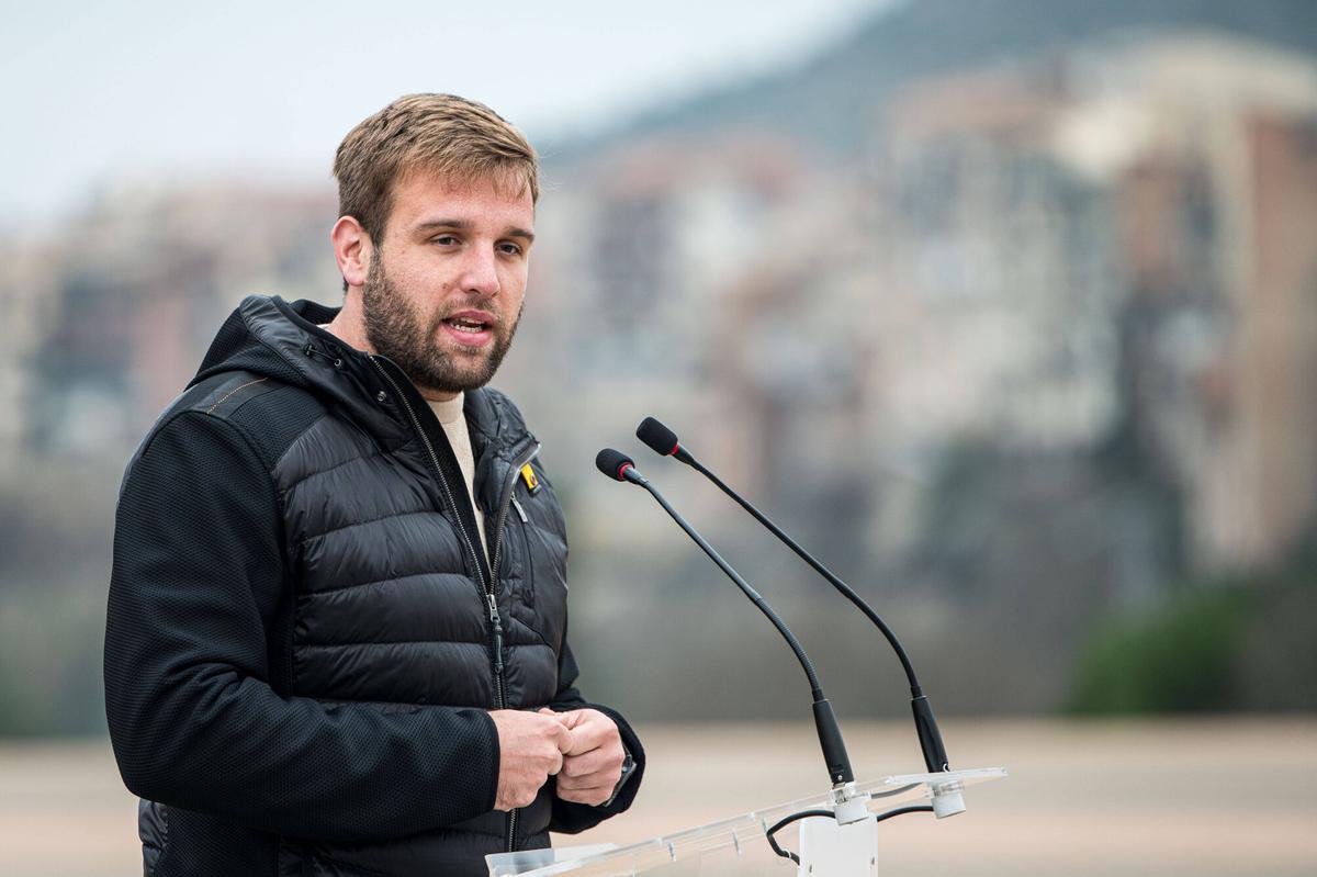 Imatges de la inauguració de la nova pista d'atletisme de Puig-reig