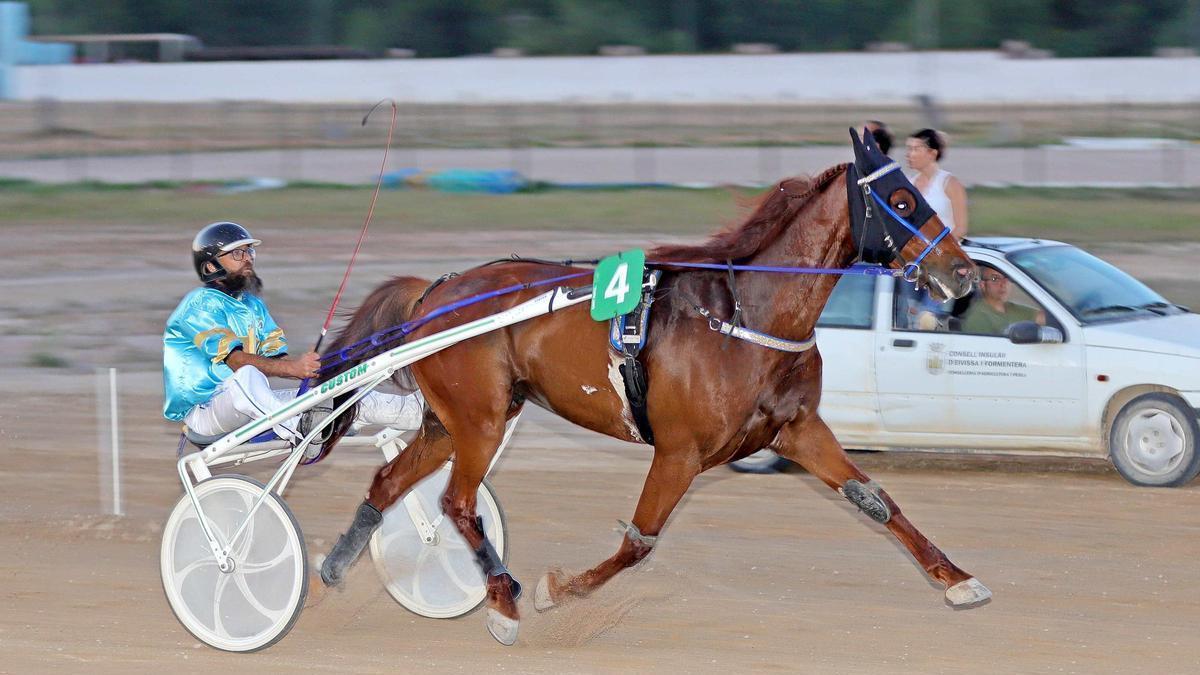 Julio Cesar HM vence marcando el mejor registro de la jornada e igualando el récord nacional del hipódromo