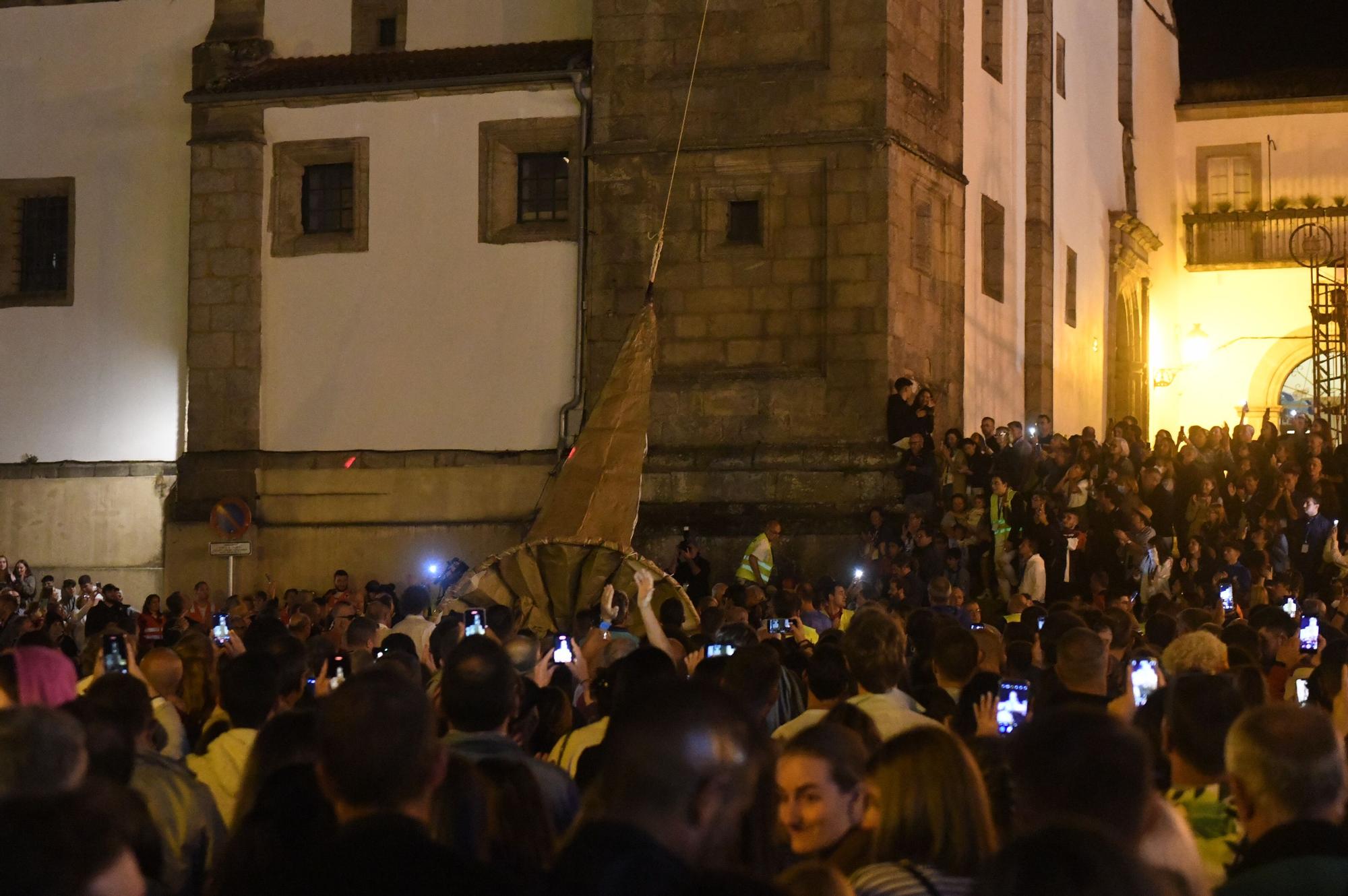 Y el globo más grande del mundó surcó el cielo gallego