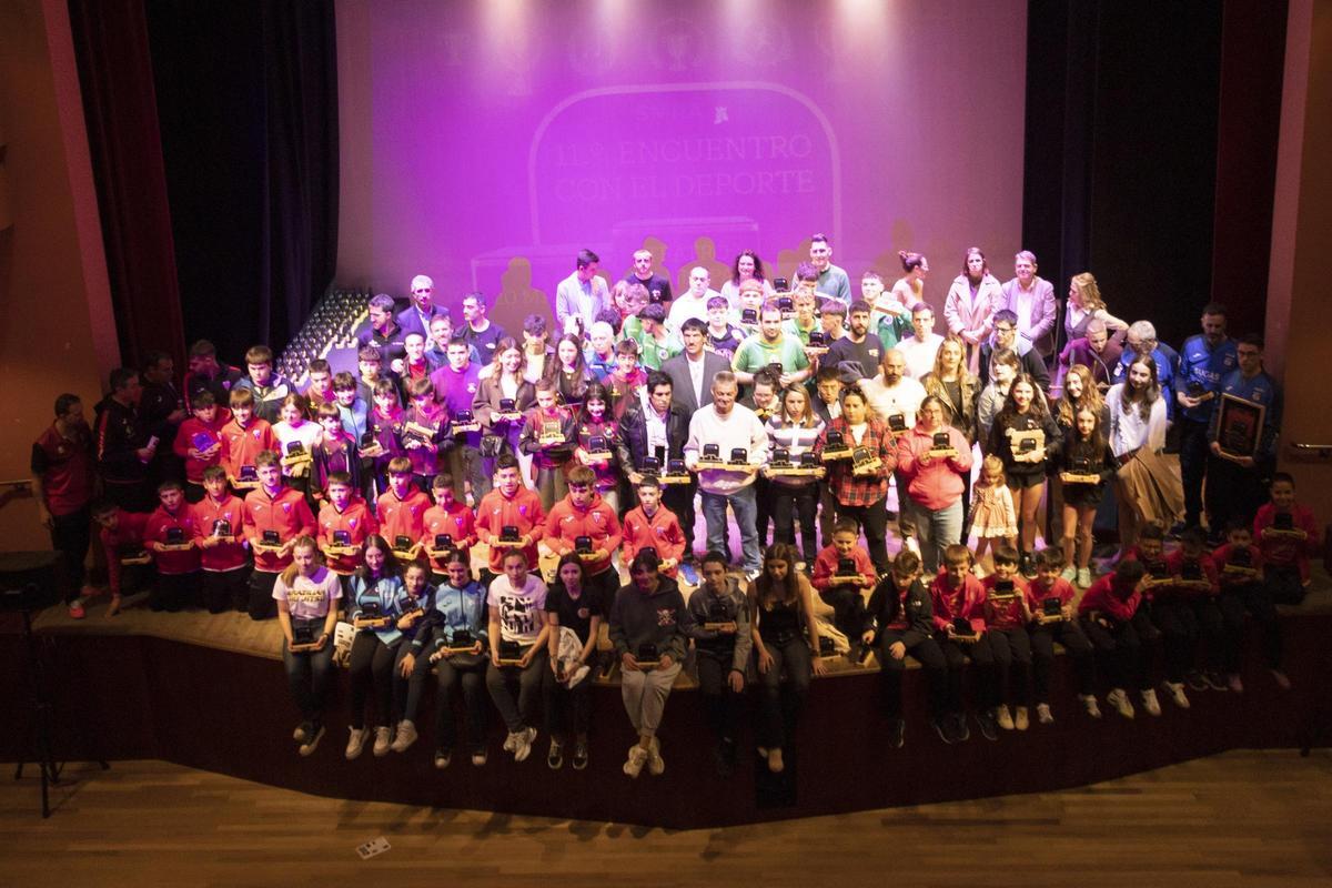 Foto de familia de la gala del Deporte de San Martín.