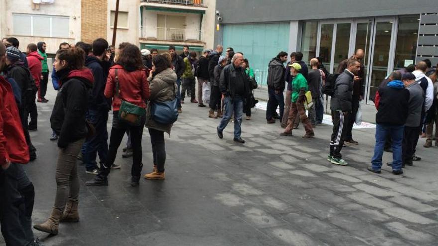 200 persones es concentren a les portes del judici per faltes contra el jove denunciat per PxC a Manresa