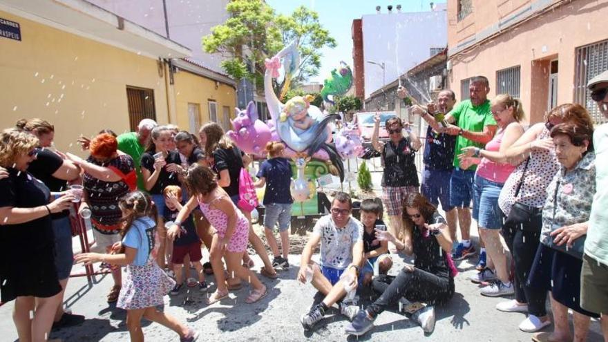 Ancha de Castelar se lleva el primer premio y el Ninot Indultat de las hogueras infantiles