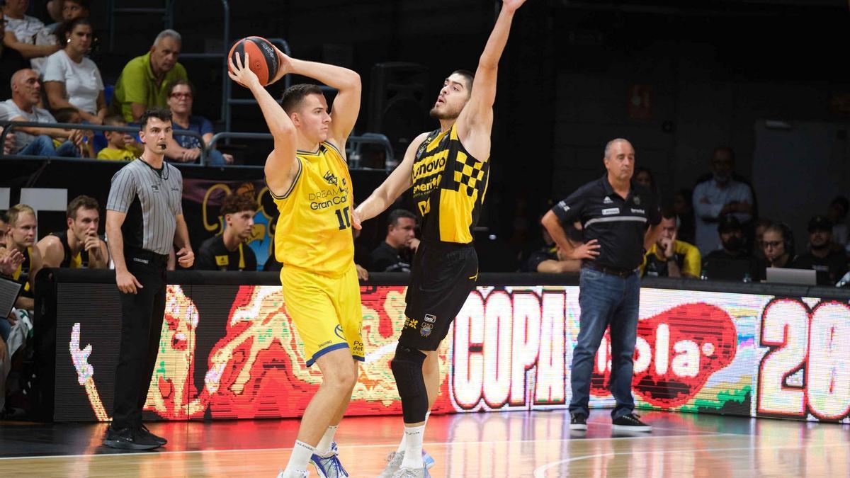 Derbi canario de baloncesto: Lenovo Tenerife 83 - 83 Dreamland Gran Canaria