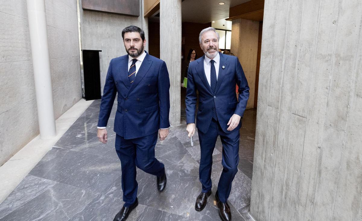 Alejandro Nolasco (Vox) y Jorge Azcón (PP), el pasado miércoles, en la presentación del acuerdo por el Gobierno de Aragón.