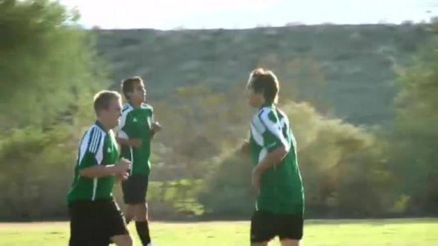 Steve Nash jugando a fútbol