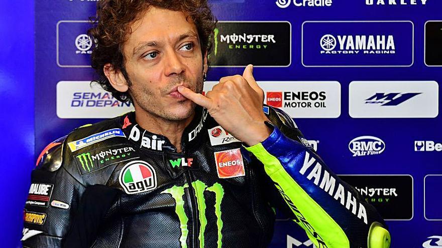 Valentino Rossi atendiendo a los medios. | LEVANTE-EMV