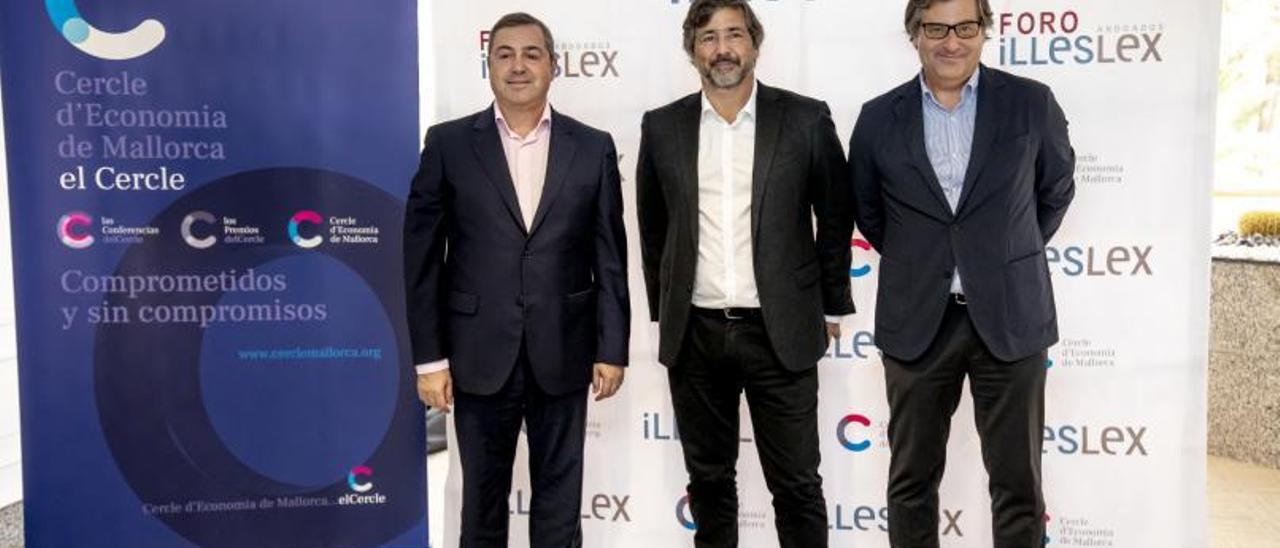 Javier Blas, Gabriel Subías y Guillermo Dezcallar. | B.RAMON