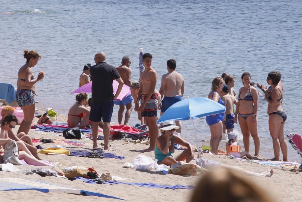 L'onada de calor omple les platges gironines