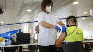 Baleària vacuna a todos sus tripulantes en las islas