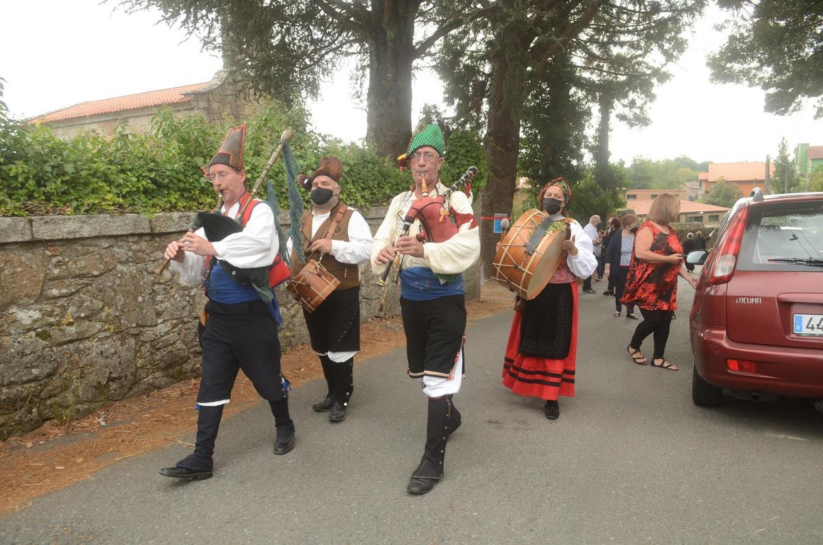 Os Terribles de Arousa en una fiesta de Vilagarcía.