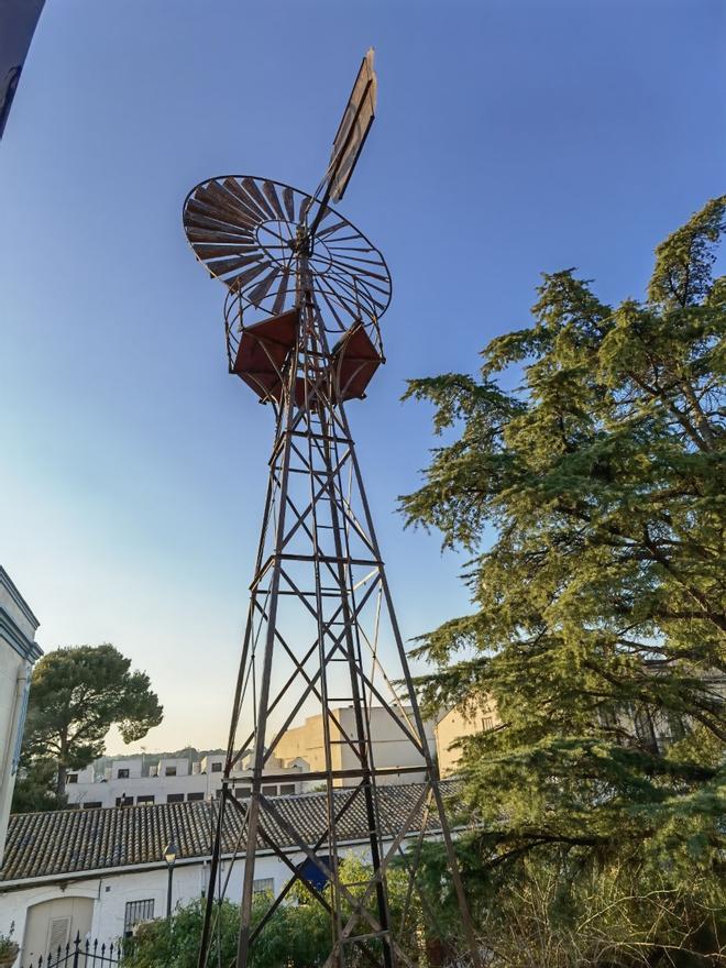 El molino de viento que identifica el recinto.